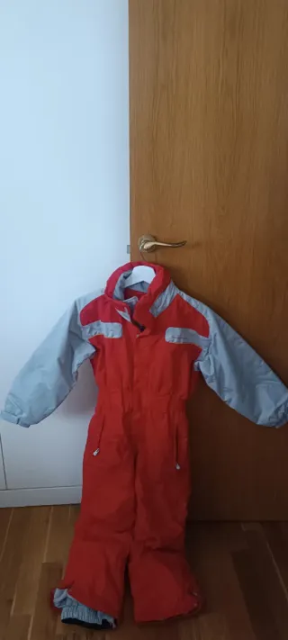Mono de esquí infantil rojo y gris talla 8