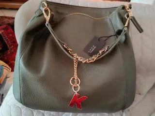 Borsa Koan Accessories verde con ciondolo K