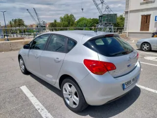 Opel Astra 2011