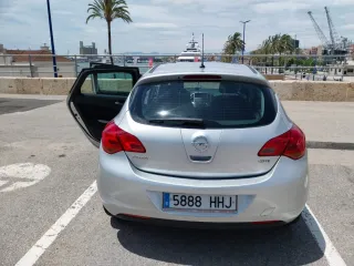 Opel Astra 2011