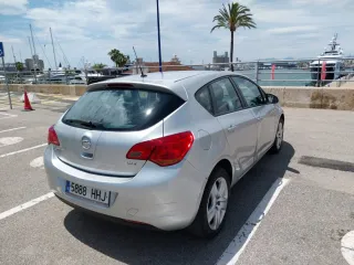 Opel Astra 2011