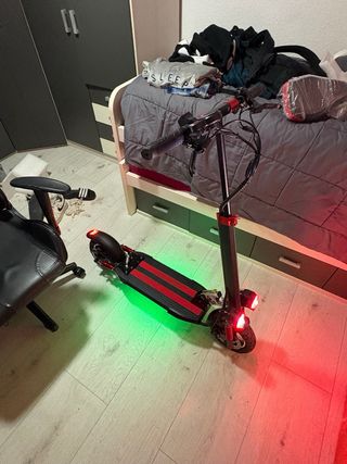 Patinete Eléctrico con muy poco uso.