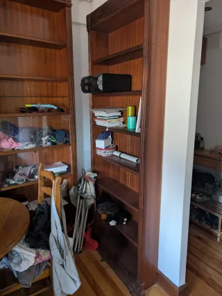 Estantería de madera