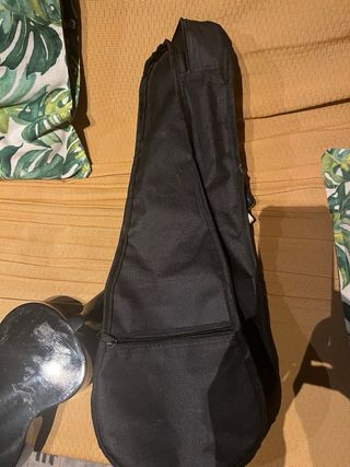 Ukelele negro para restaurar