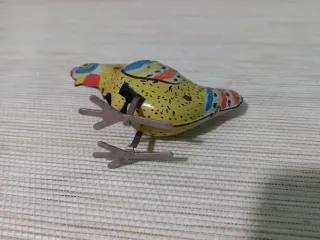 Gallina de hojalata antigua