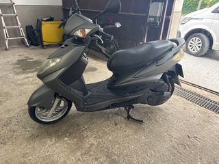 Yamaha Cygnus Scooter Automática Gris