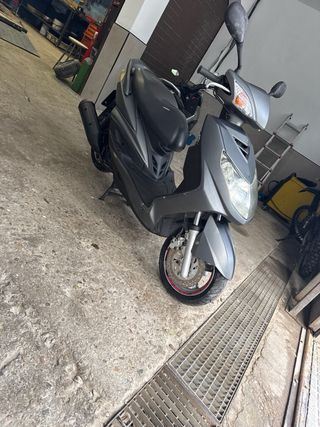 Yamaha Cygnus Scooter Automática Gris