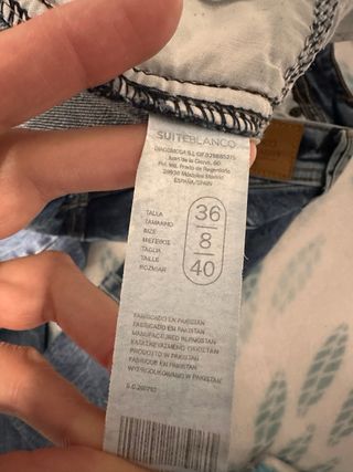 Pantalón vaquero azul desgastado