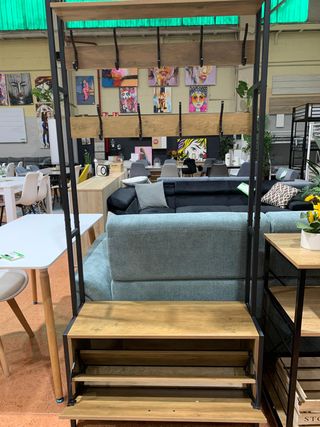 Zapatero con colgador de metal y madera