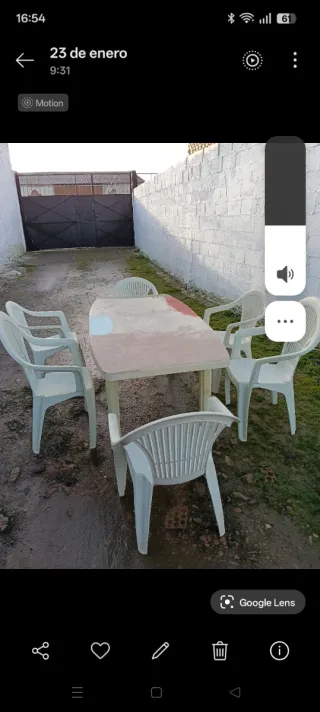 Sillas de plástico blancas regalo de mesa