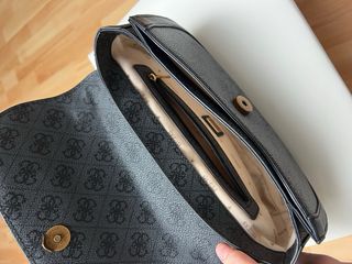 Bolso Guess Negro y Dorado