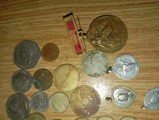 Lote monedas y medallas, bñ fichas.