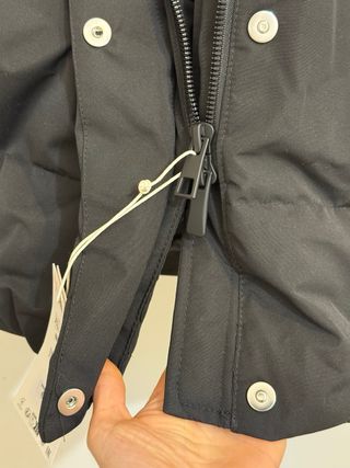 Abrigo largo plumas negro Zara