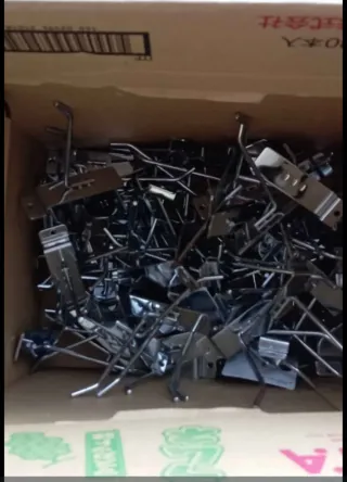 Estantería giratoria con ganchos