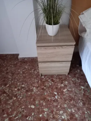 Mesitas de noche blanca y roble