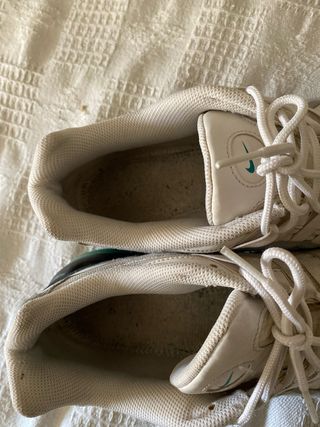 Zapatillas Nike Blancas y Grises
