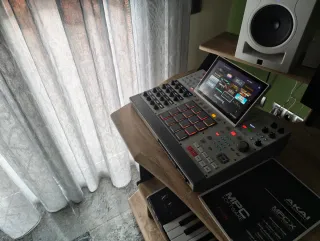Akai MPC X Edición Especial