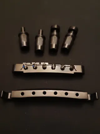 Puente guitarra Tune-o-matic negro.