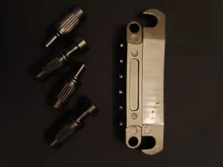 Puente guitarra Tune-o-matic negro.