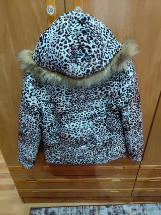 Chaqueta con estampado de leopardo y capucha