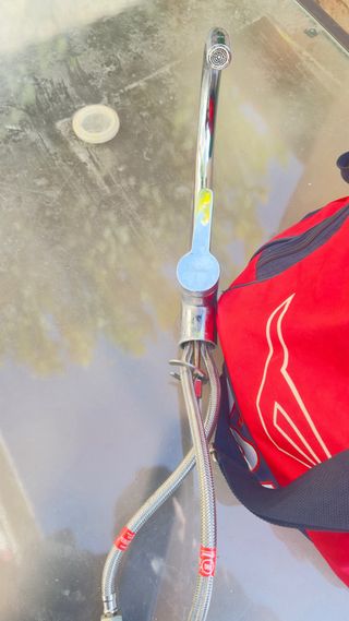 Grifo de lavabo metálico plateado