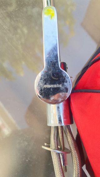 Grifo de lavabo metálico plateado