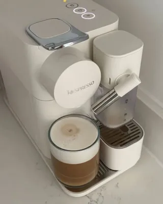 Cafetera Nespresso Lattissima One