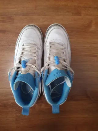 Jordan 3 Blancas y Azules
