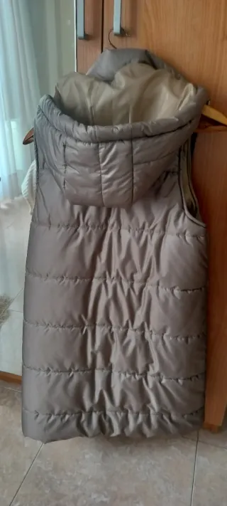 Abrigo acolchado sin mangas