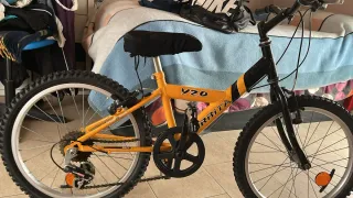 Bicicleta infantil amarilla