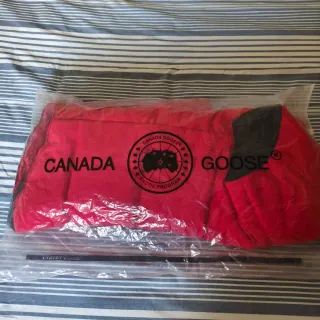 Chaleco Canada de plumas Goose Rojo