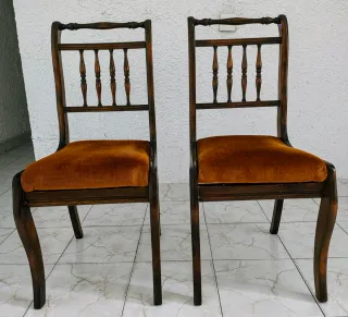 2 Sillas de Madera maciza
