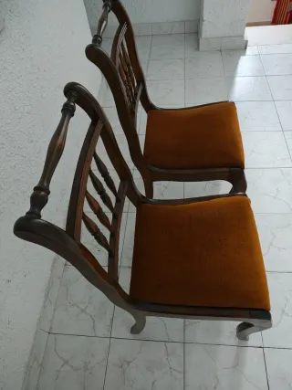 2 Sillas de Madera maciza