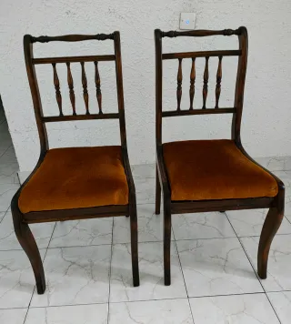 2 Sillas de Madera maciza