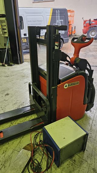 Apilador Linde L16AP 2011