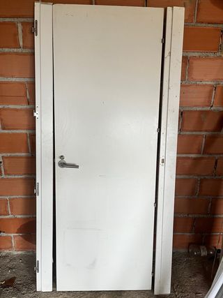 Puerta blanca interior Con cerradura