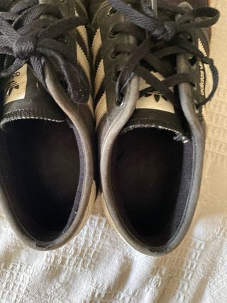 Zapatos Adidas Negros y Blancos