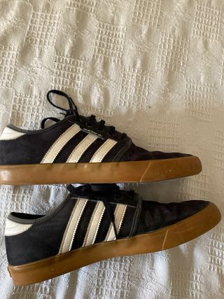Zapatos Adidas Negros y Blancos
