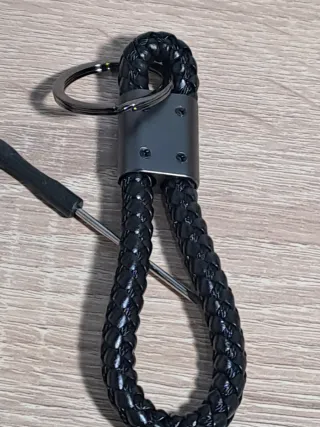 Llavero trenzado negro con logo FIAT 500