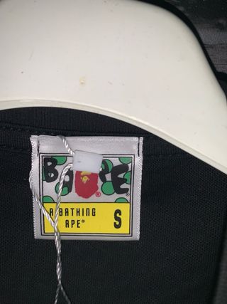 Camiseta BAPE Negra con Estampado Azul