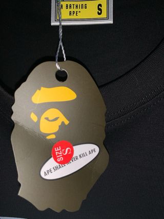 Camiseta BAPE Negra con Estampado Azul