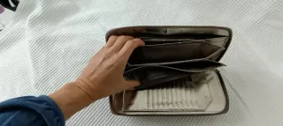 Pochette portafogli effetto metallizzato