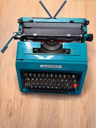Máquina de escribir Olivetti Studio 45