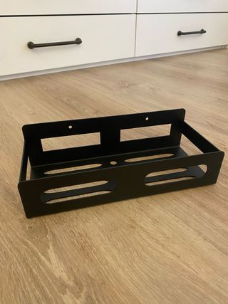 Estantería negra para baño