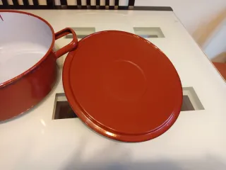 Cazuela de acero esmaltado granate con tapa