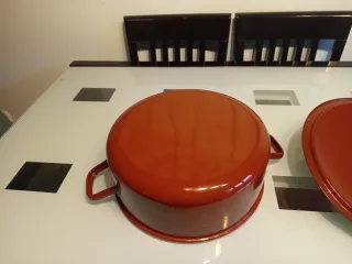 Cazuela de acero esmaltado granate con tapa