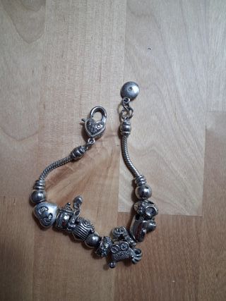 Pulsera tipo Pandora con 12 dijes