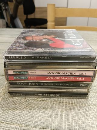 Lote 8 CDs música: Machín, Rod Stewart, Leo Rubio