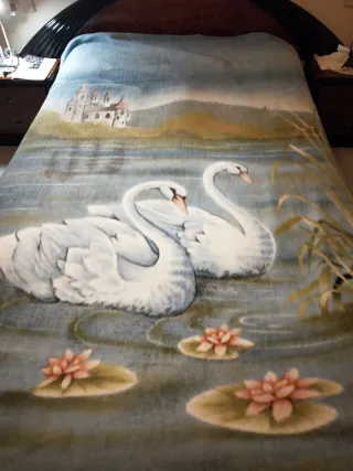 Manta de cama matrimonio con cisnes