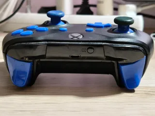 Mando Xbox Negro con Botones Azules